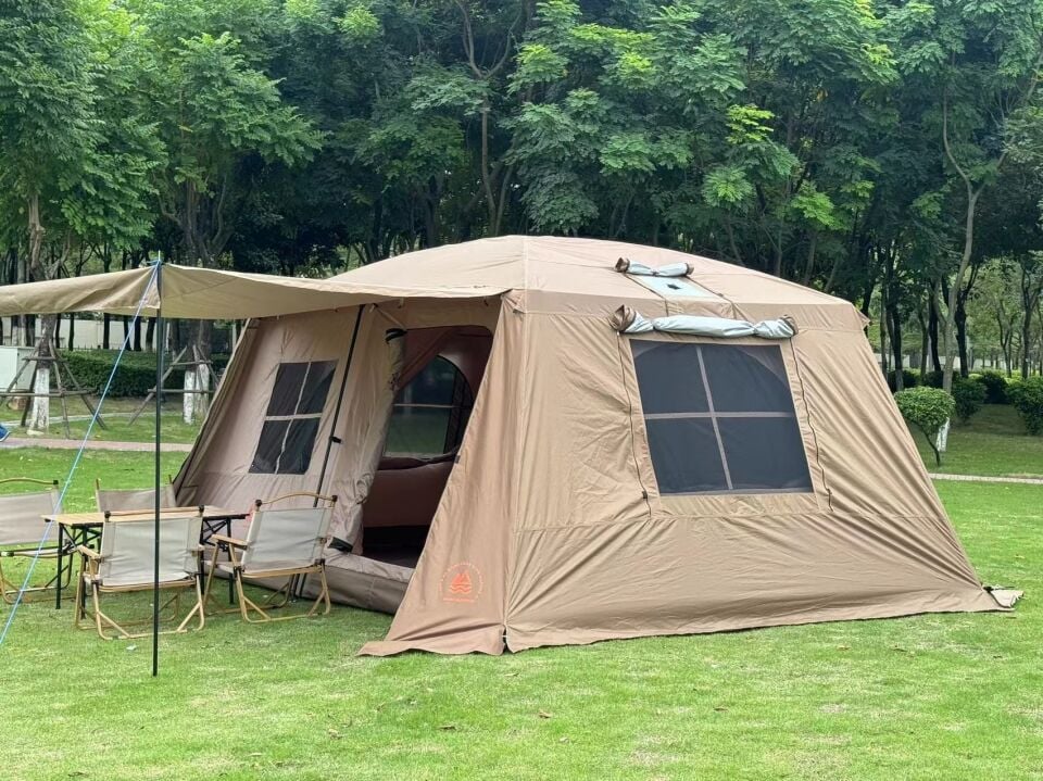 Çift katmanlı zirve tasarımlı dört mevsim çadırı, 16.3 metrekare, dış ölçüler: 430*380*220 cm.